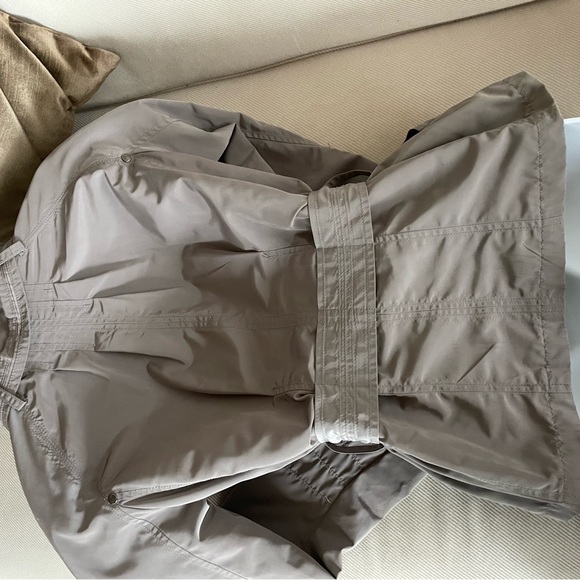 Zara - taupe unique detailing - Picture 7 of 9